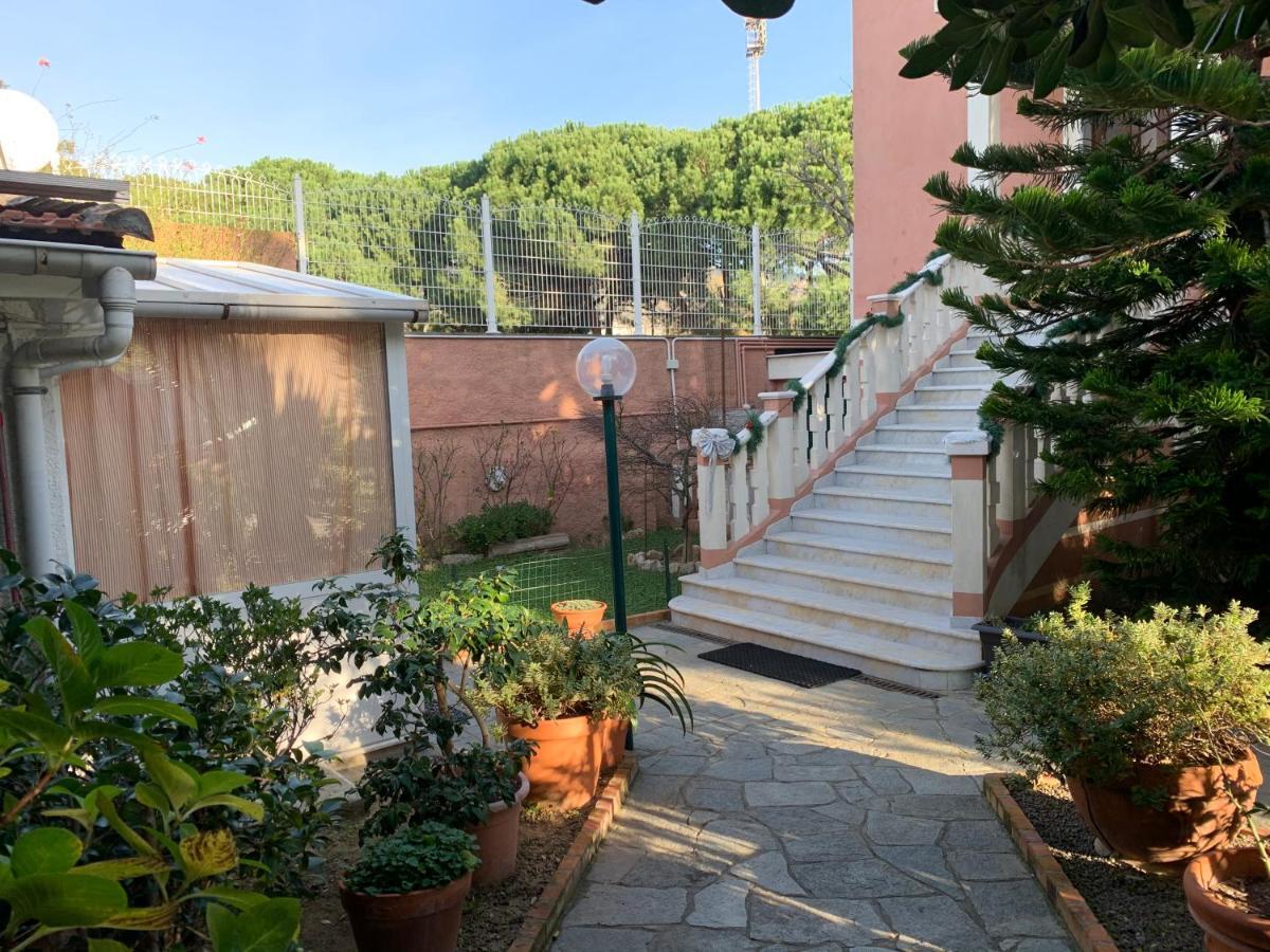Resort Dependance Di Villa Rosa Maria Savona Eksteriør billede
